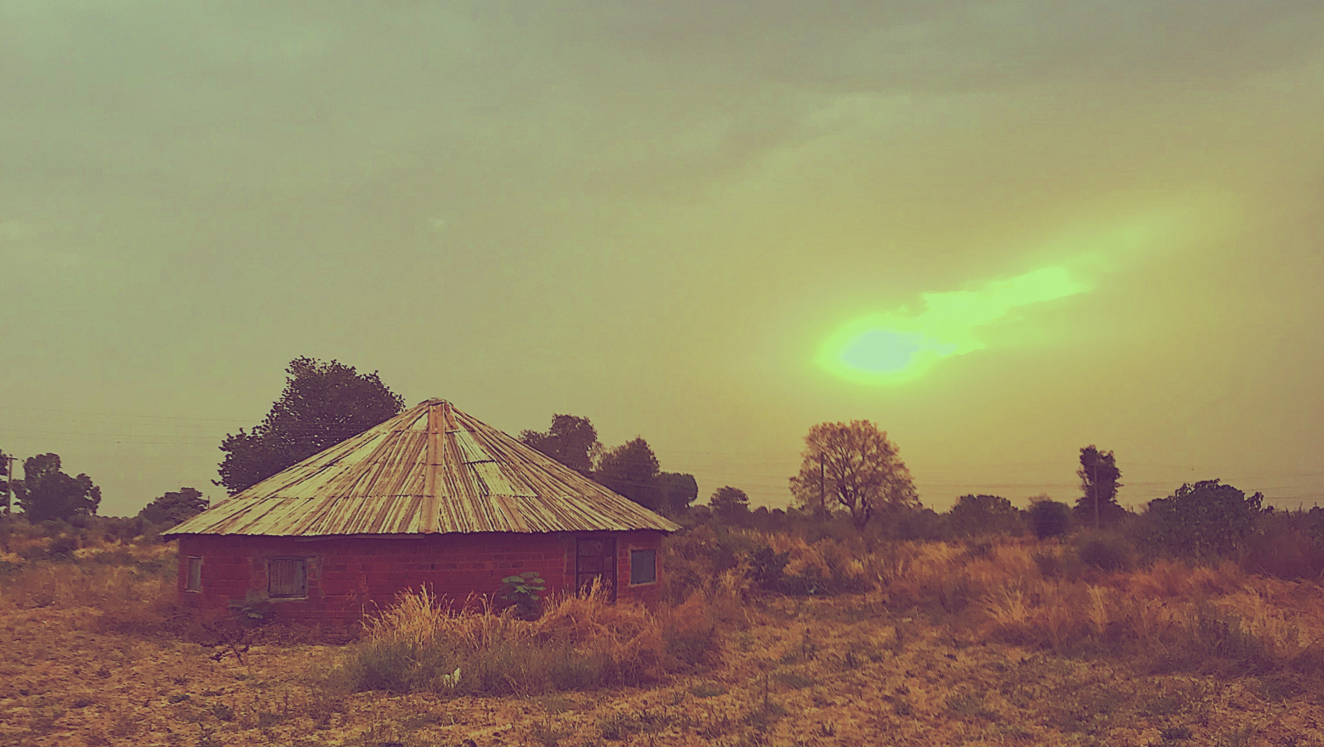 Picture of the hut by Ralph Esuscaled